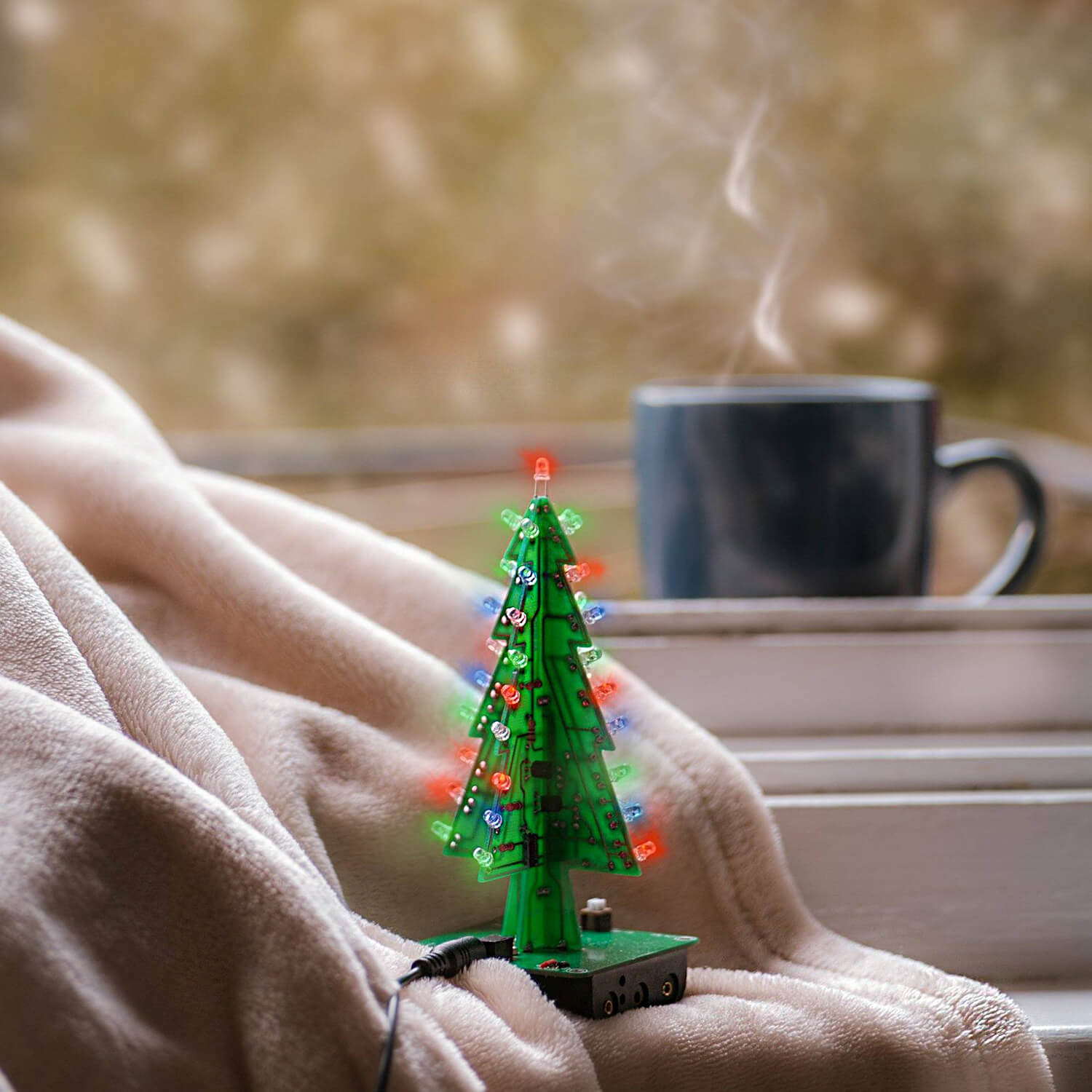 DIY LED Weihnachtsbaum Kit zum Löten mit bunt blinkenden Lichtern - AZ-Delivery